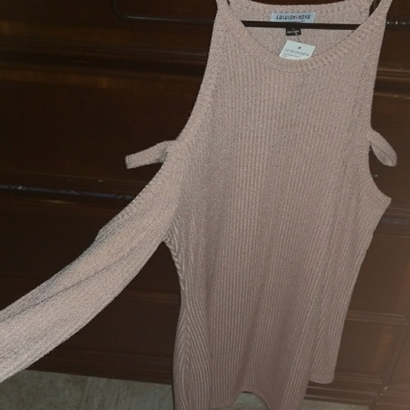 Dress - Picture 1 of 3